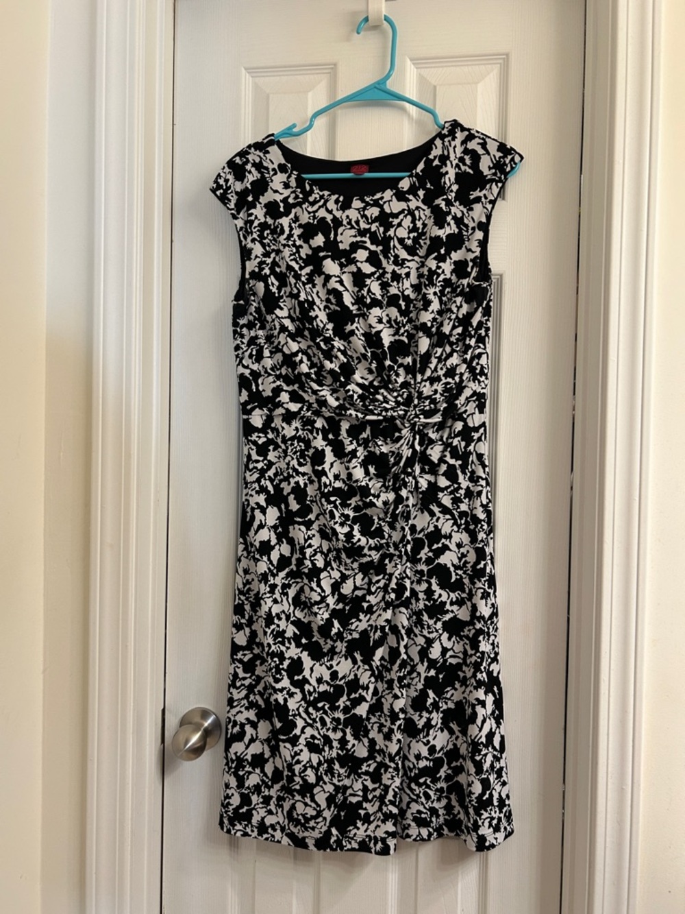 212 Collection Black and White Floral Knot-Detail Midi Dress
